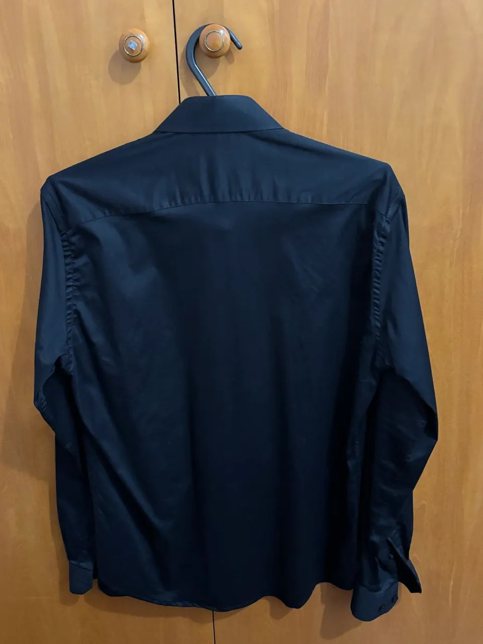 CAMISA ACETINADA PRETA GARBO - Foto 3