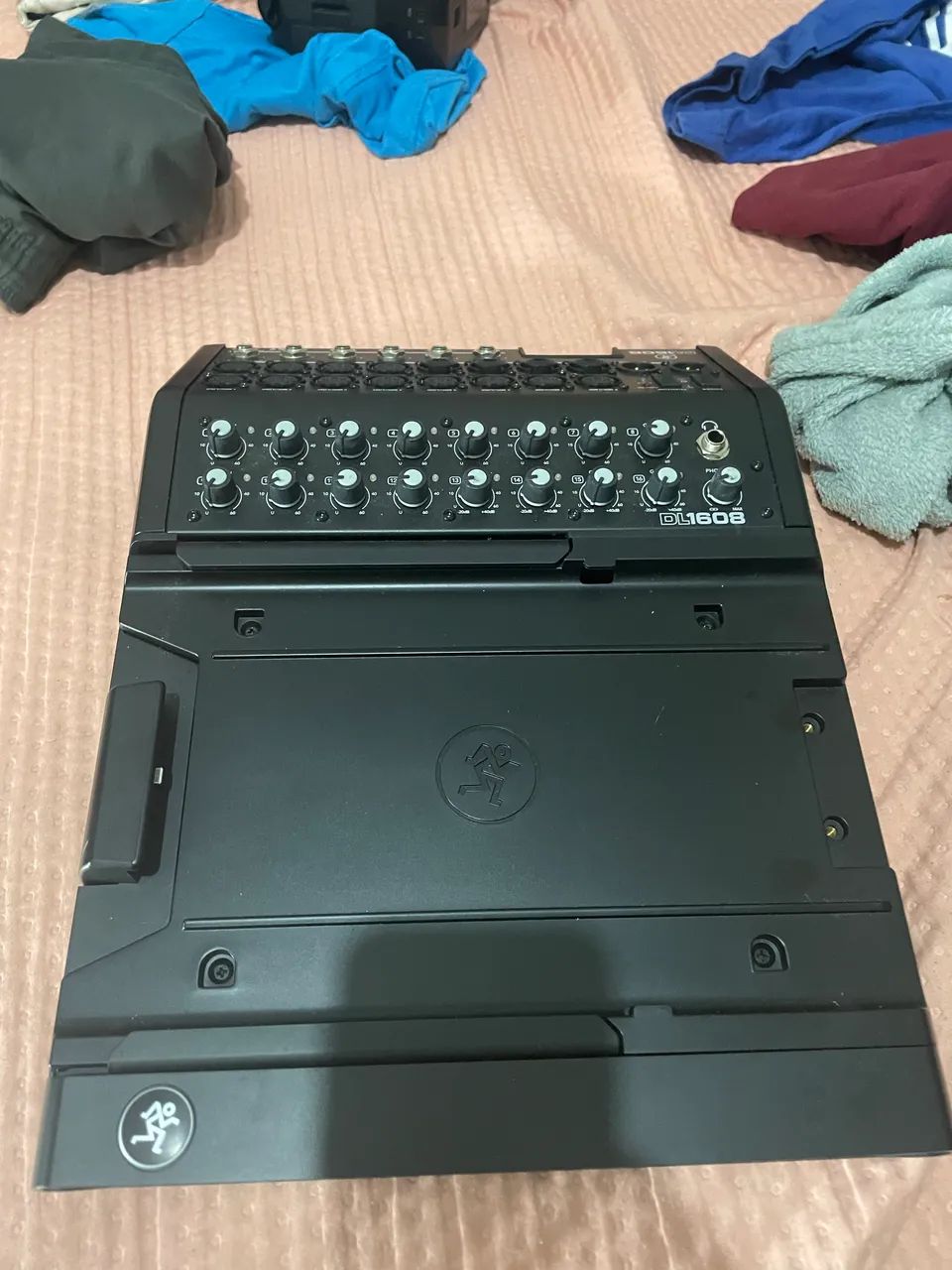 MACKIE DL1608 DIGITAL MIXER