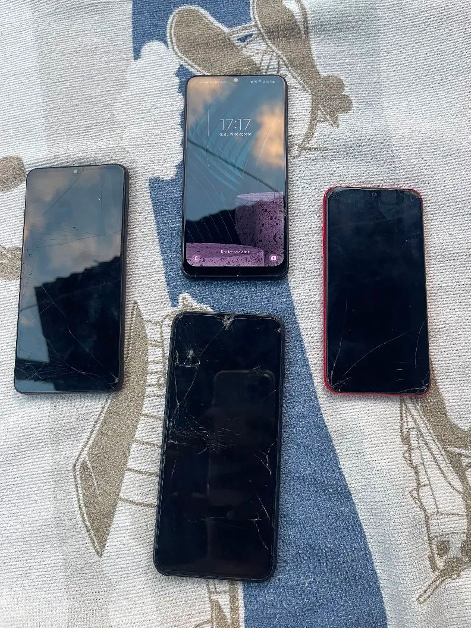 4 celulares Samsung 