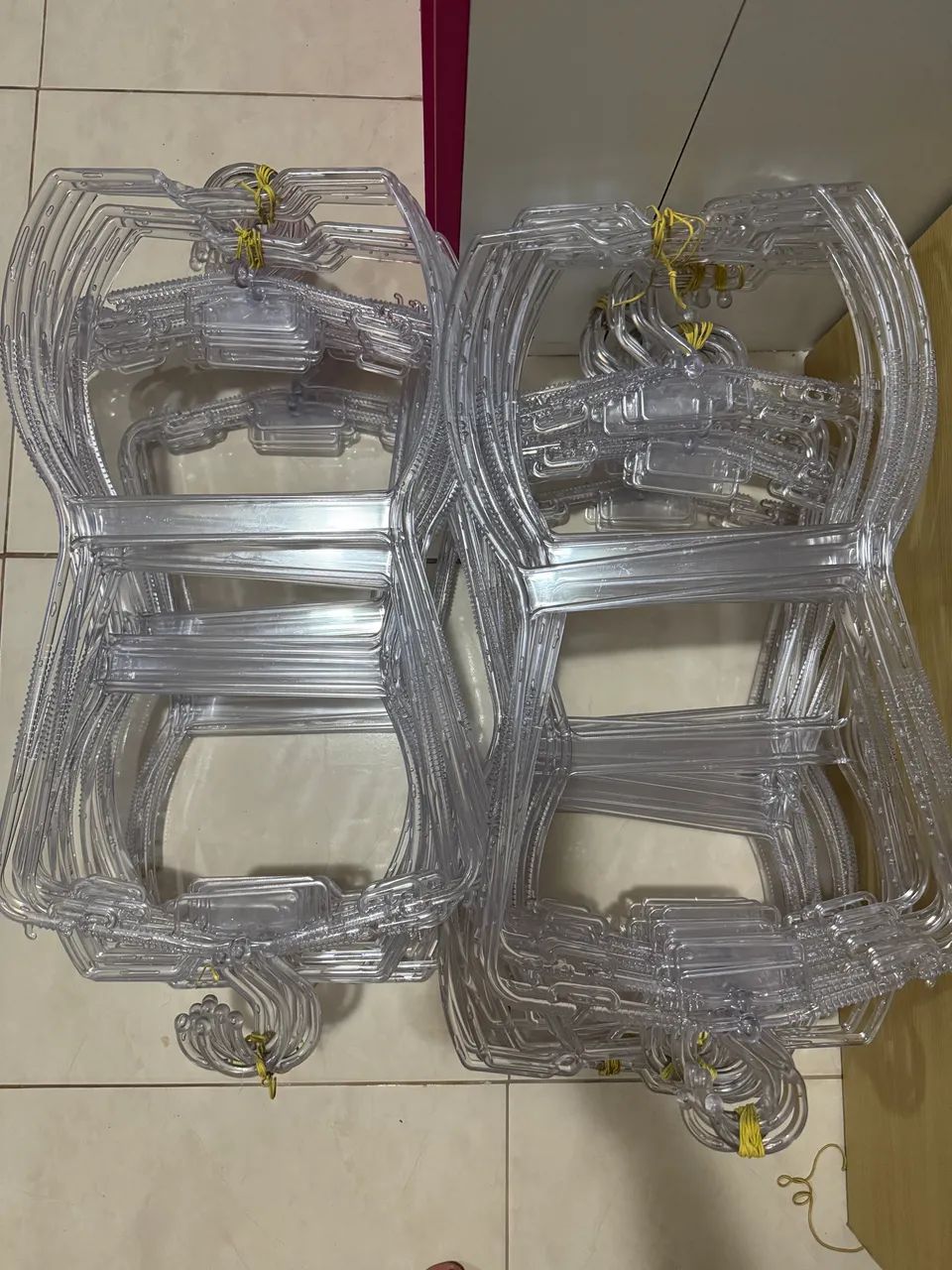 Cabides corpinho de acrílico 