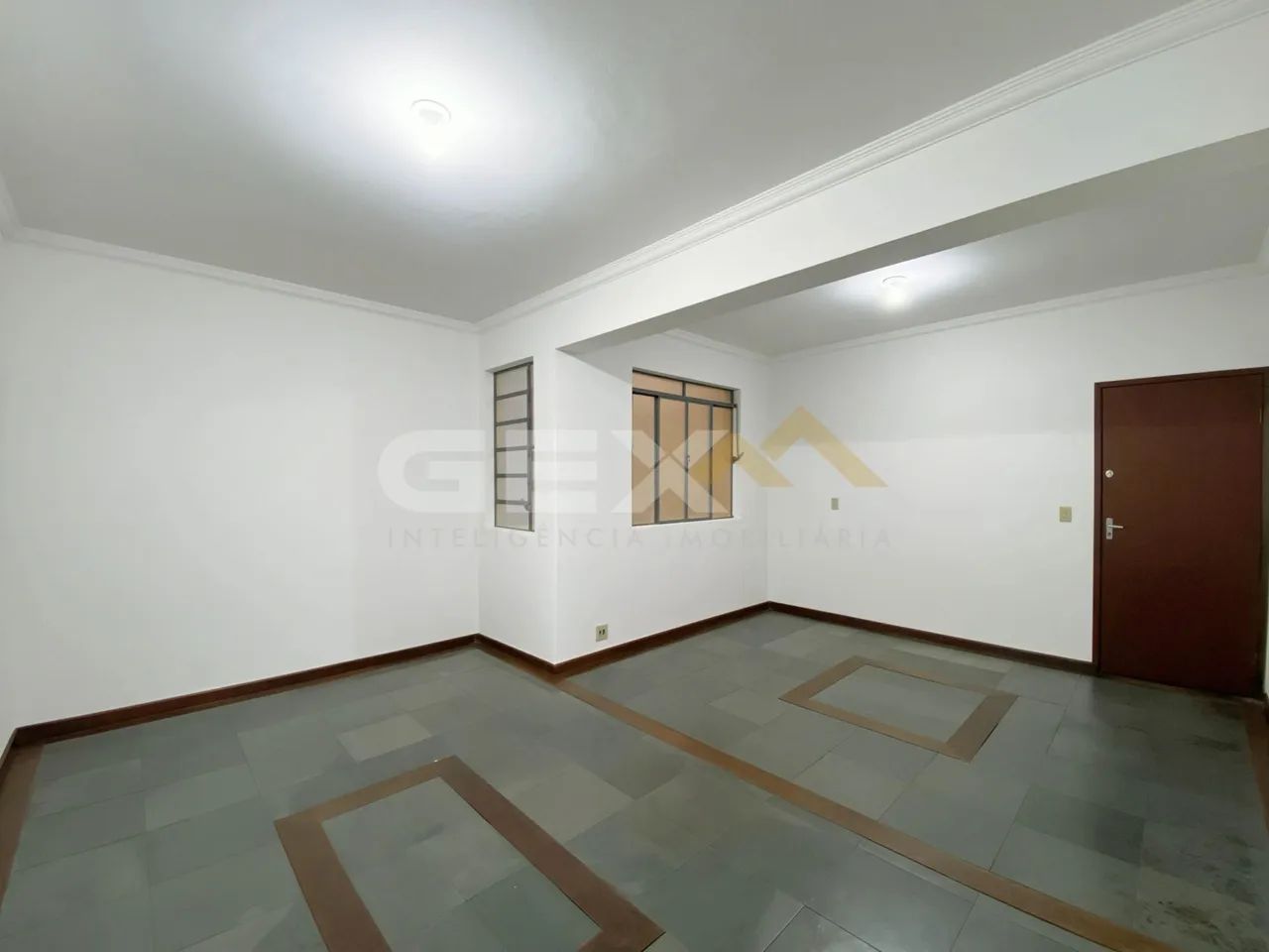 Apartamento à Venda com 03 Quartos no Centro de Divinópolis MG.