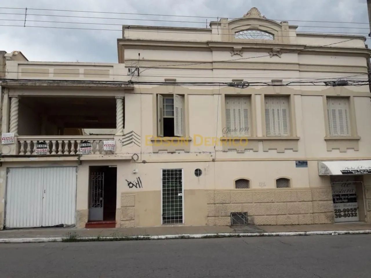Sobrado com 4 Quartos à Venda, Centro - Guaratinguetá