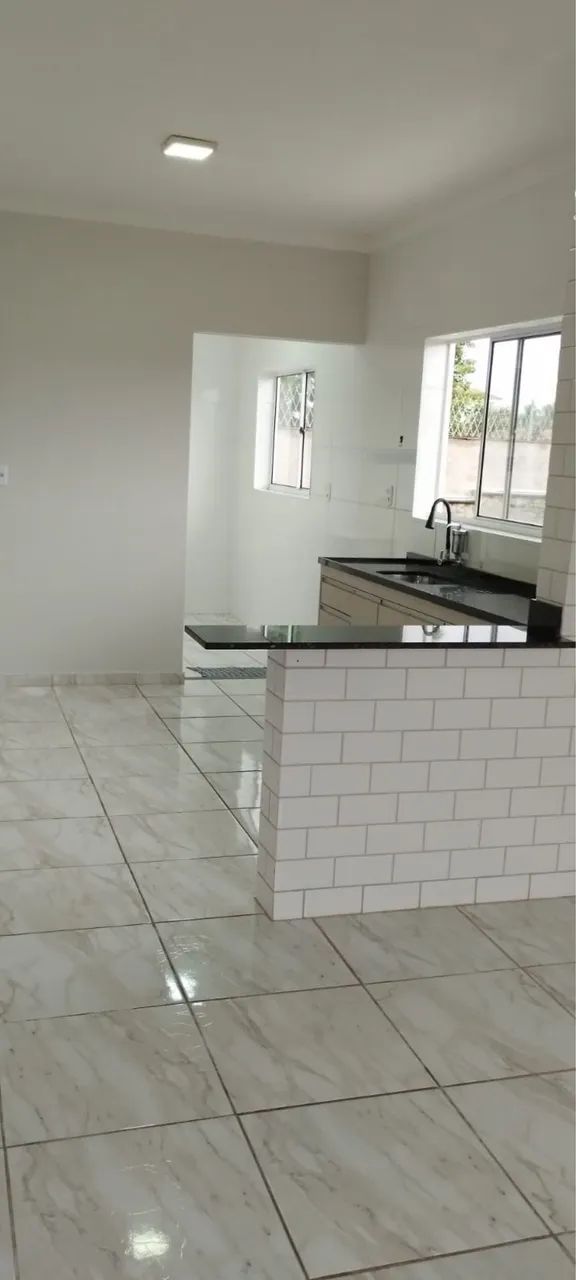 Vende-se / aluga-se apartamento grande com suíte - Foto 5