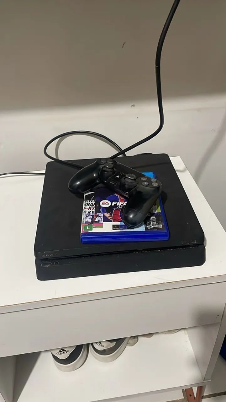 PlayStation 4 slim 