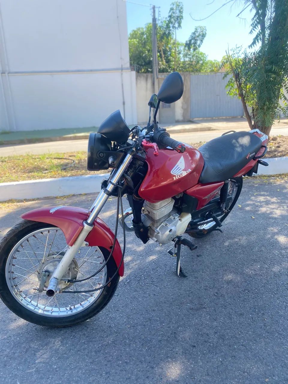 TITAN 150