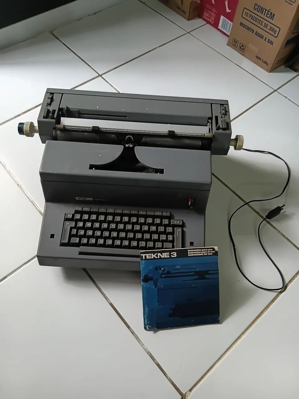 Máquina de escrever elétrica 