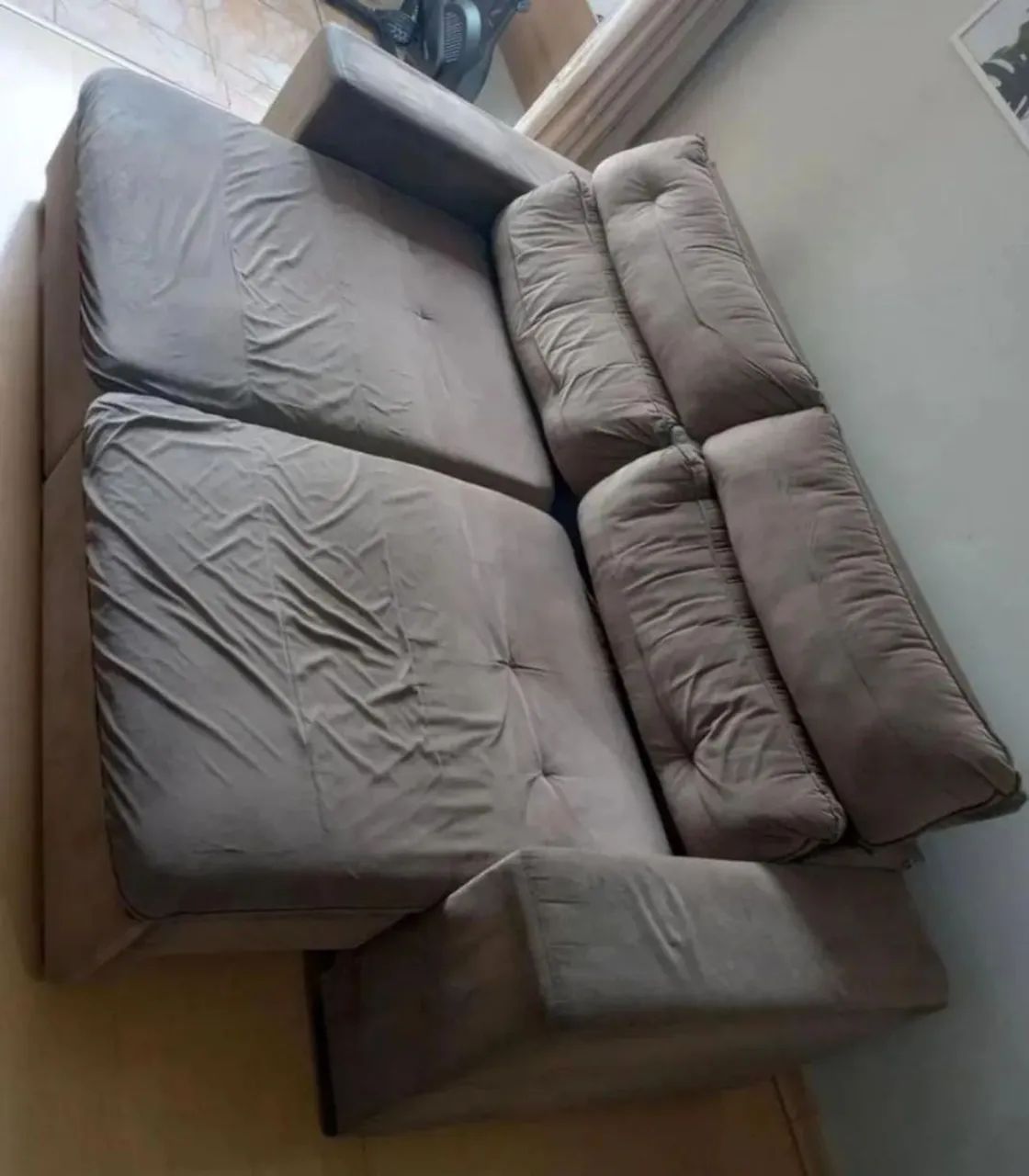 Sofá Retrátil Komfort House Usado 