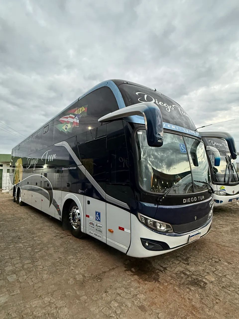 Ônibus Comil 