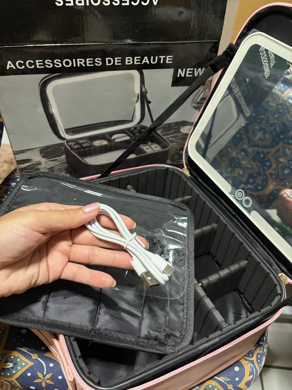 Vendo Maleta de maquiagem com espelho de led  - Foto 5