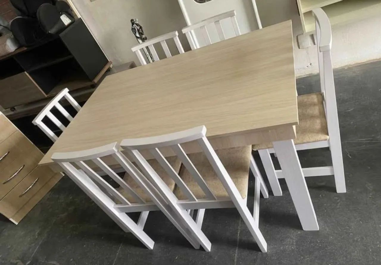 Mesa com 6 cadeiras novo 