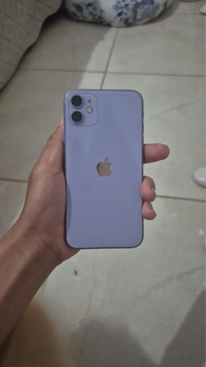 iPhone 11 lilás