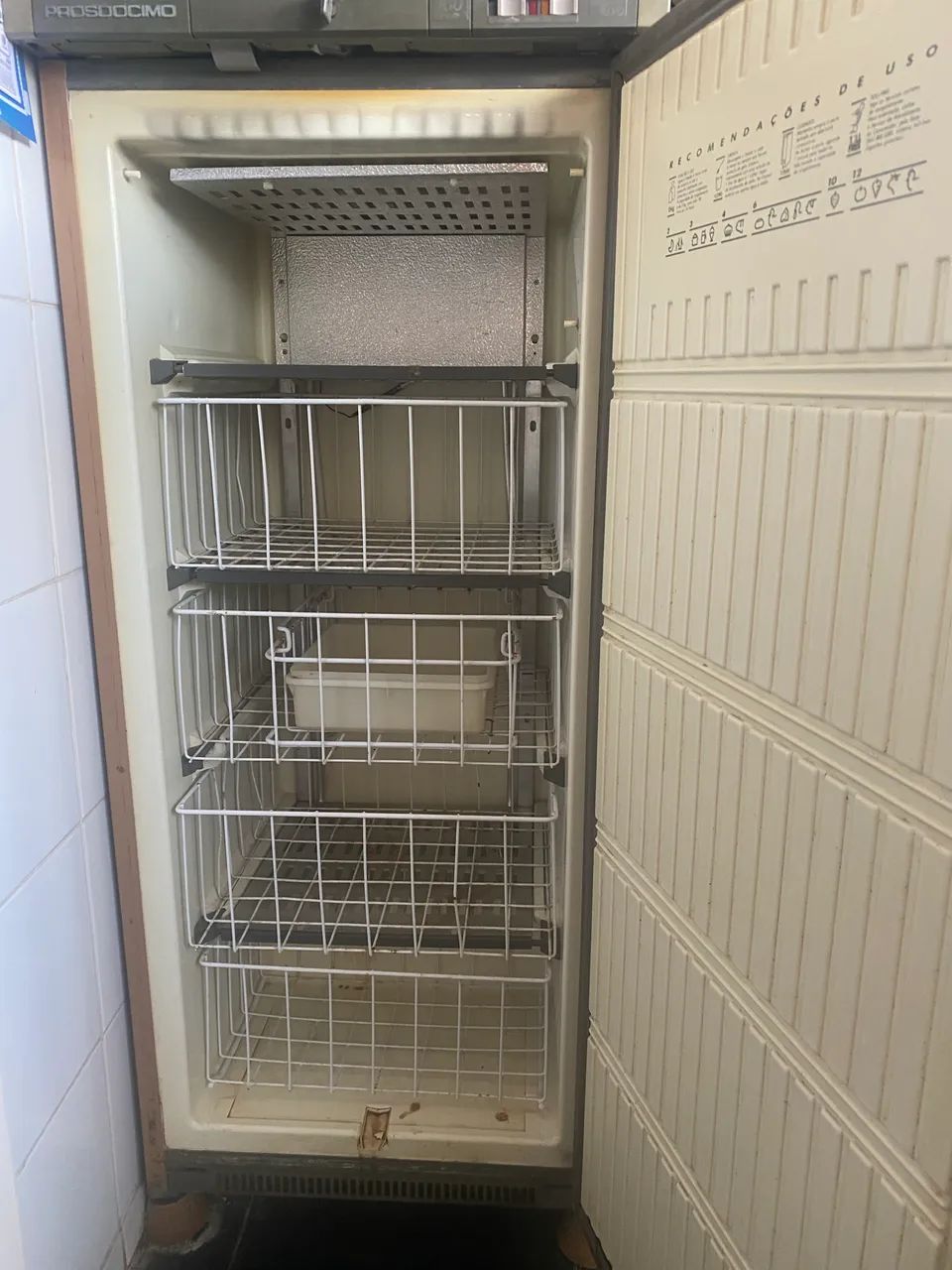 Freezer vertical usado 