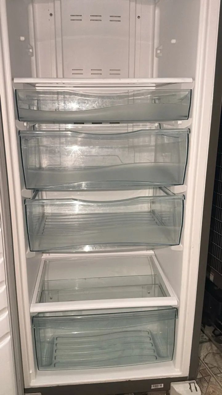 Freezer vertical Brastemp, Funcionando perfeitamente  - Foto 3