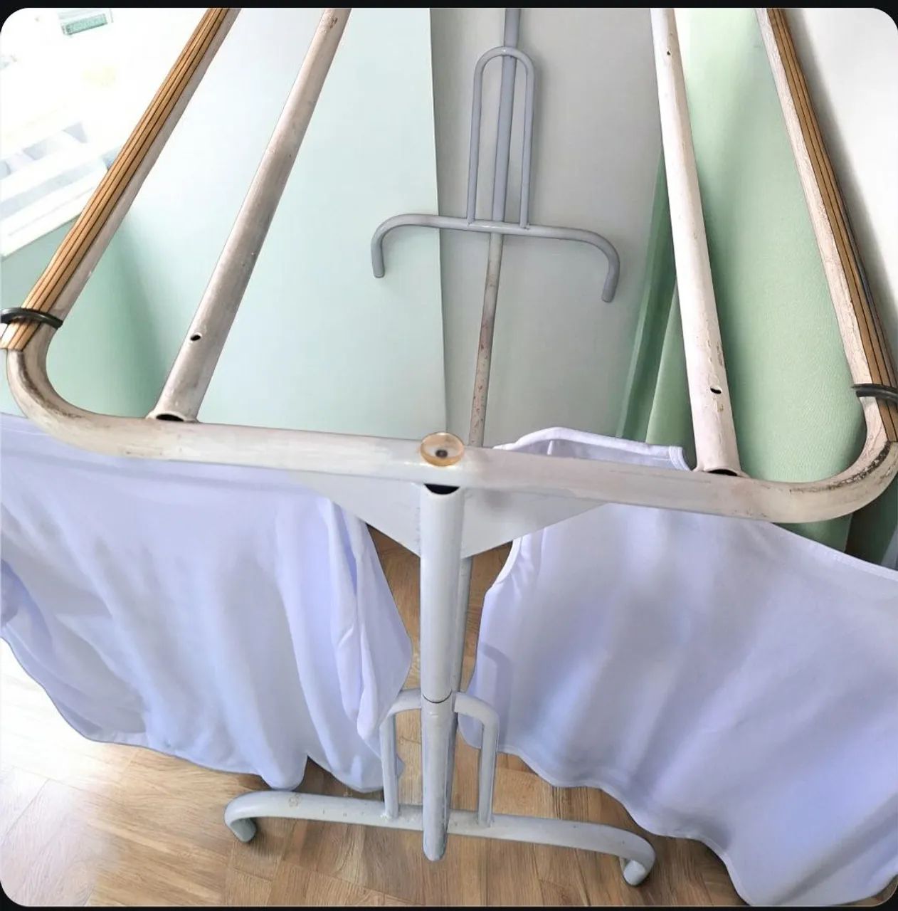 Barbada imperdível! Arara com dois cabideiros! - Foto 2