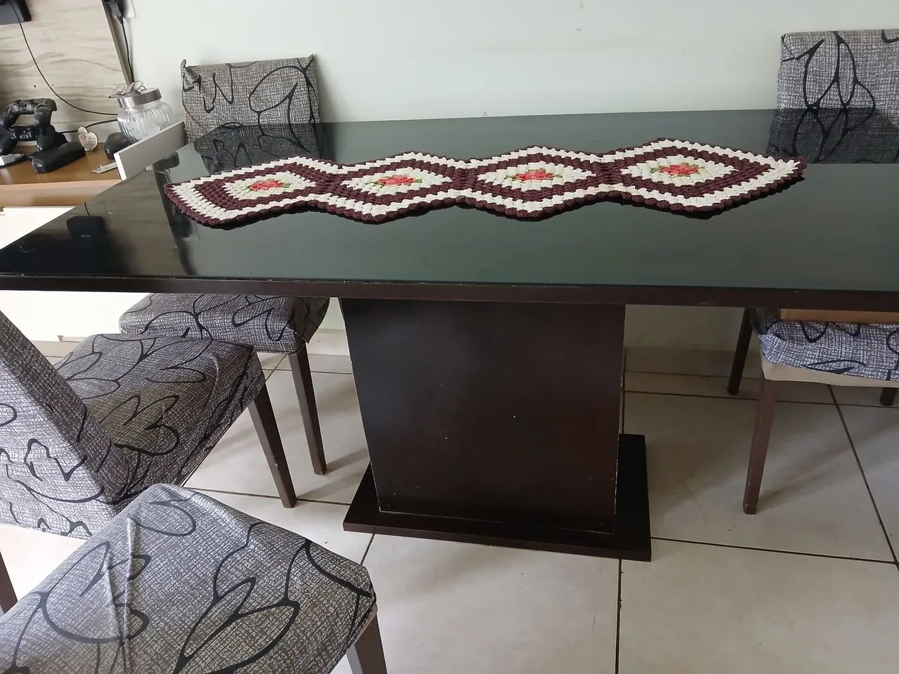 Mesa com 6 cadeiras