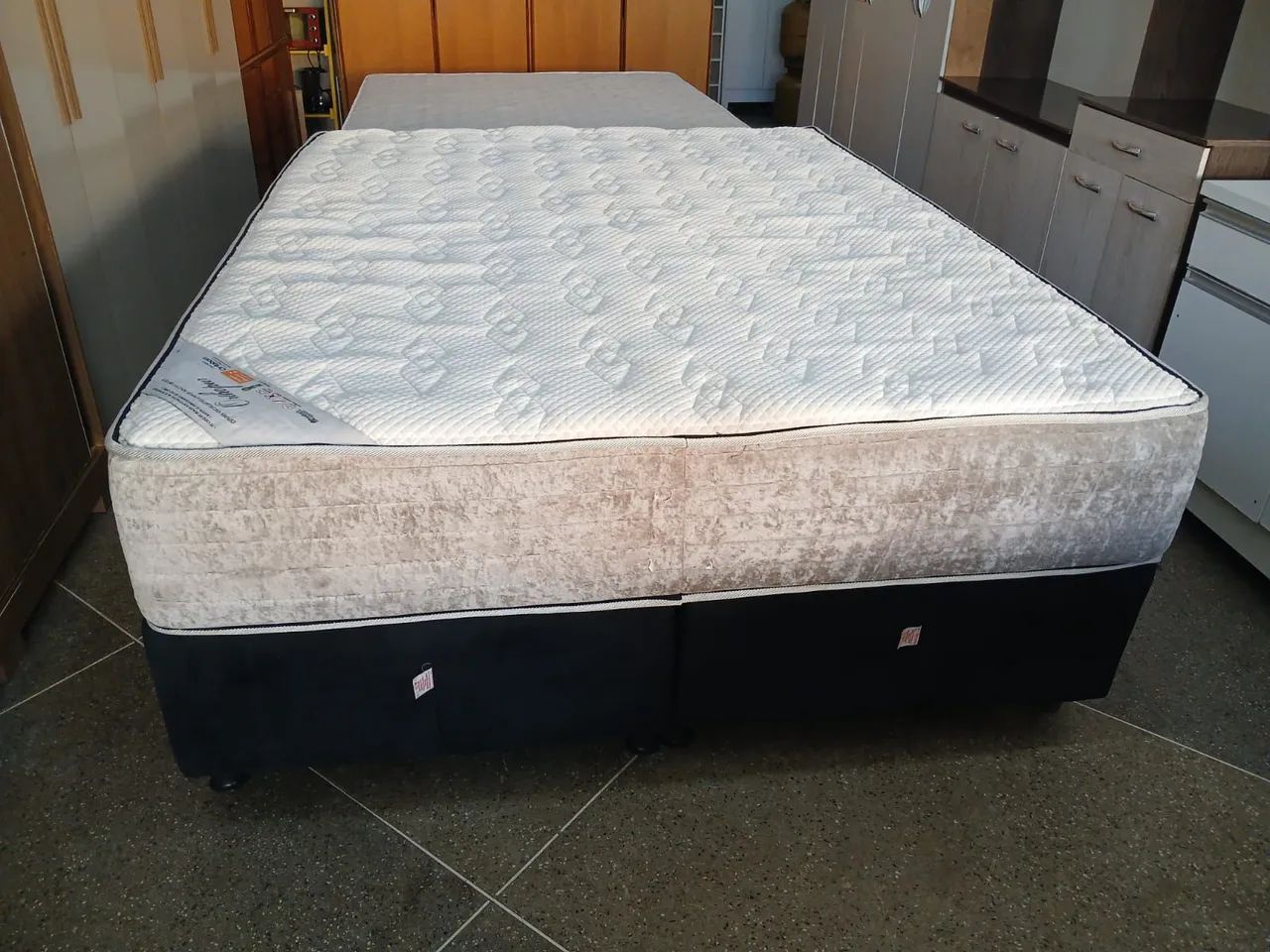 Cama box Queen size Colchão Ortobom molas ensacandas dividimos TB cartão 