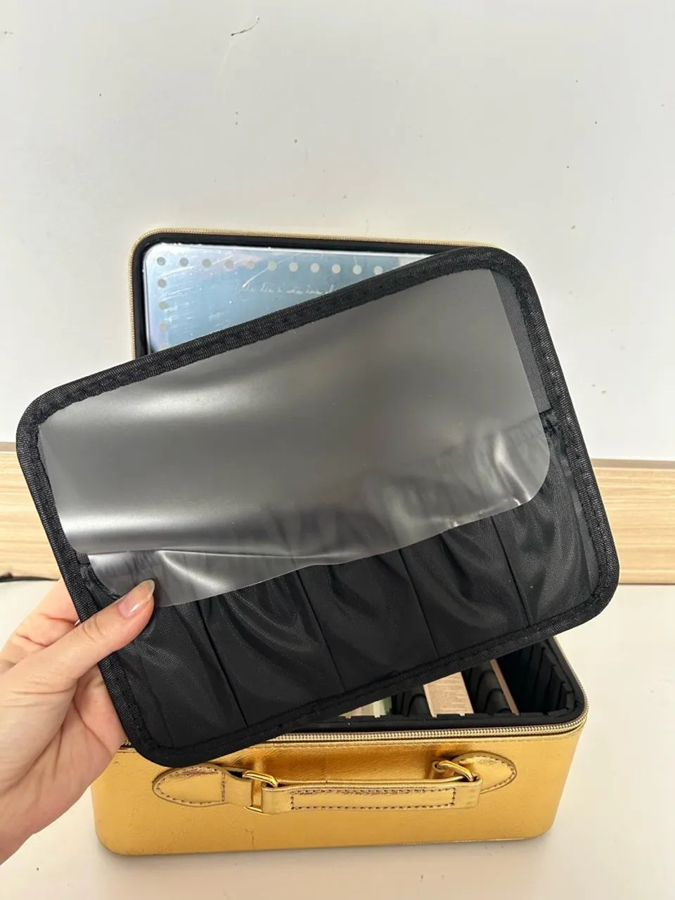VENDO MALETA DE MAQUIAGEM COM LED NOVA!  - Foto 3