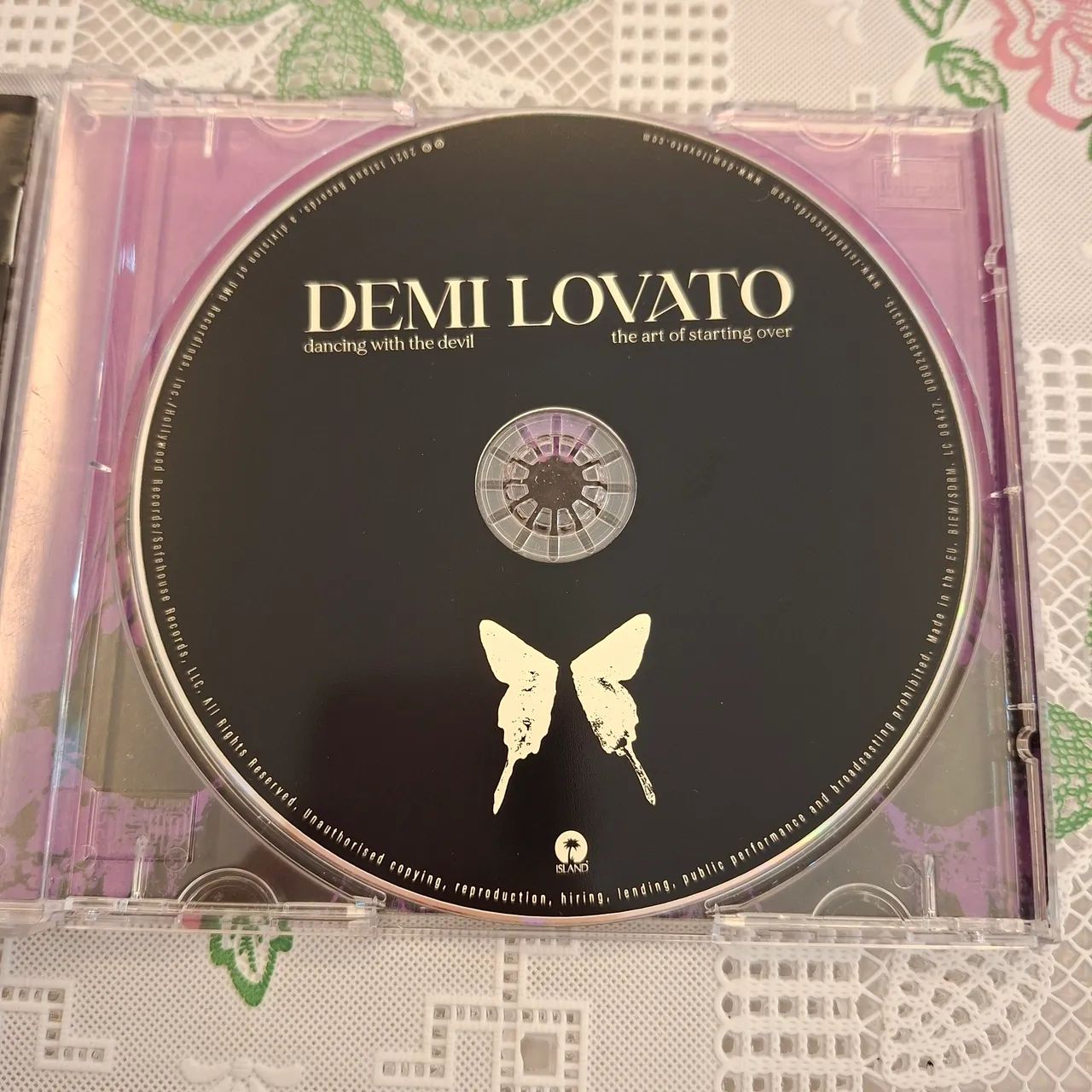 CD Demi Lovato - Dancing With The Devil - Capa ROXA - CDs, DVDs