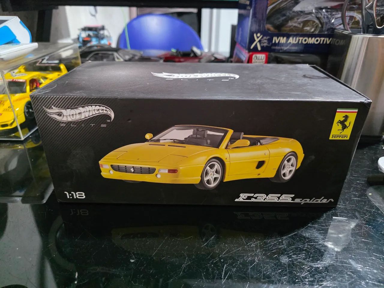 Miniatura 1:18 F355 spider hotwheels elite 