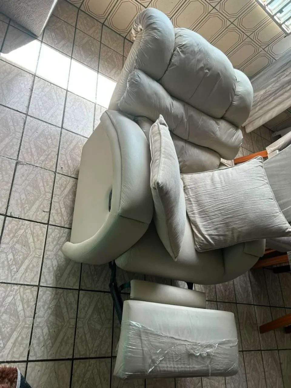 Poltrona reclinável ideal para manicure e pedicure, sobrancelha e cílios  - Foto 3