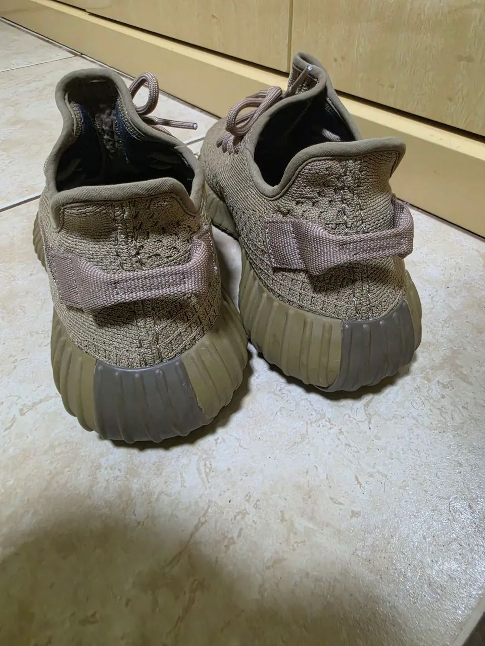 Tenis adidas Yeezy Boost 350 V2 Earth.  - Foto 2