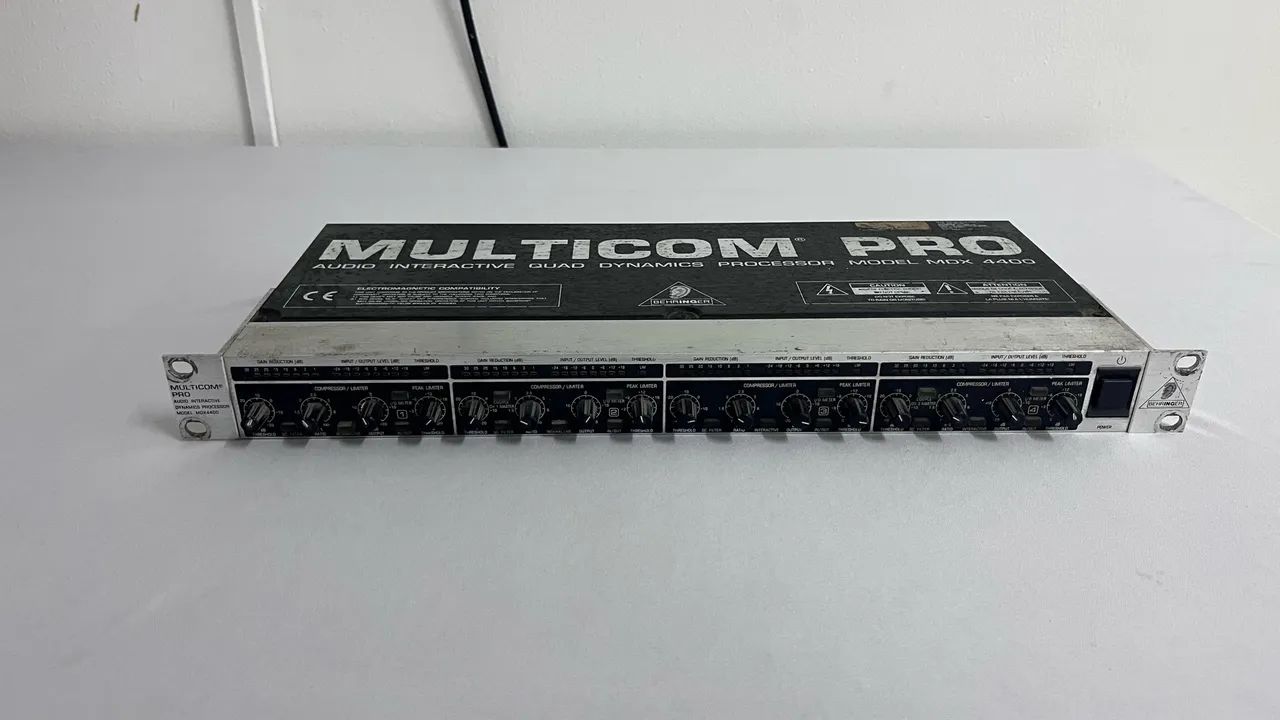 Processador de Áudio Behringer Multicom Pro MDX4400