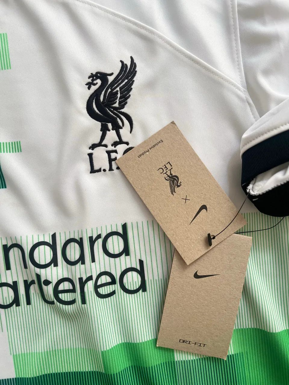 Camisa Liverpool Branco/Verde GG  23/24 - Foto 2