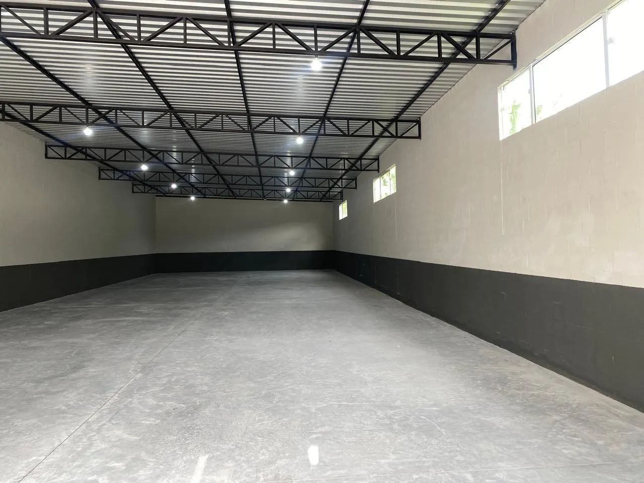 Alugo galpão no centro de águas mornas - Foto 2