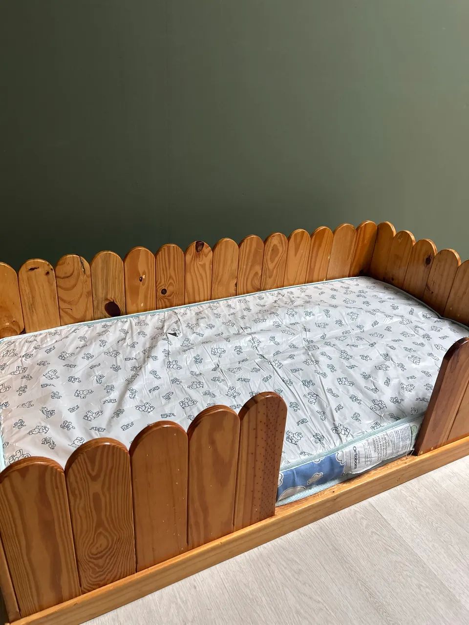 Cama infantil montessoriana 