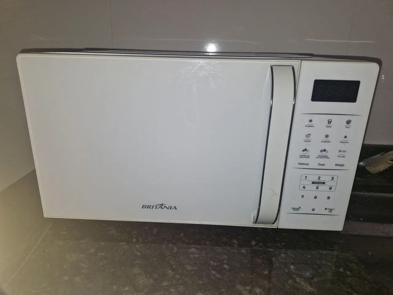 Micro-ondas Britânia Branco em Ótimo Estado