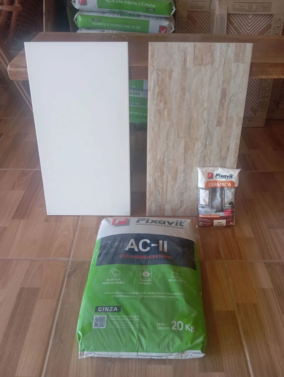 Vende -se pisos, argamassa e rejunte 