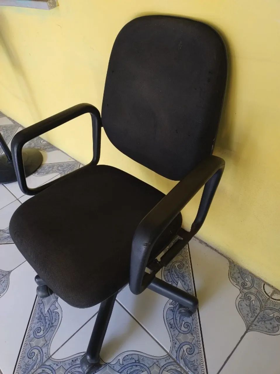 Black Swivel Office Chair with Height Adjustment and Backrest65082344152579122