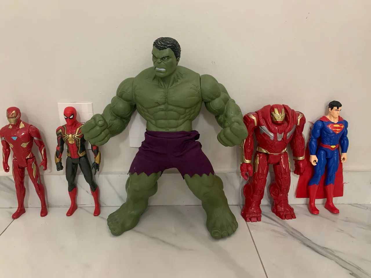 Bonecos Marvel e DC 