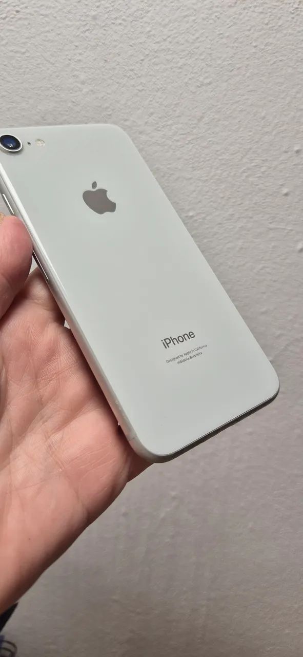 Celular IPhone 8 branco em bom estado - Foto 4