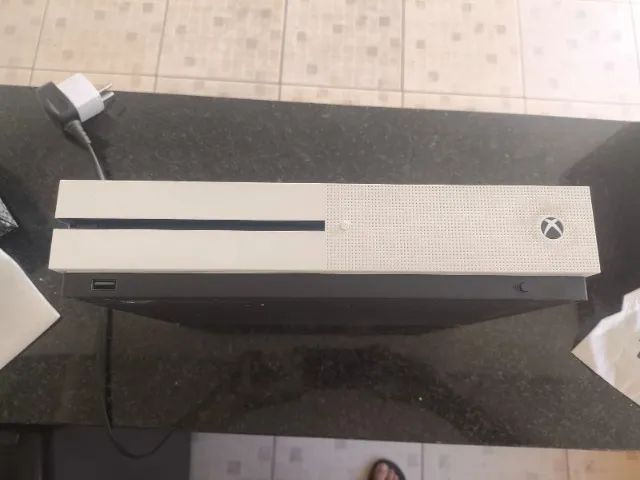 Xbox One S 500 GB + 2 Controles - Foto 3
