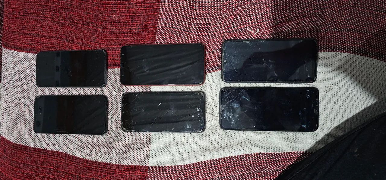 Lote de celulares quebrados