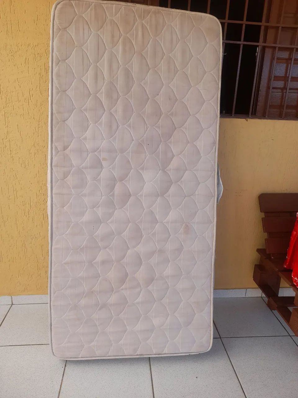 vendo colchão de solteiro em perfeito estado - Foto 2