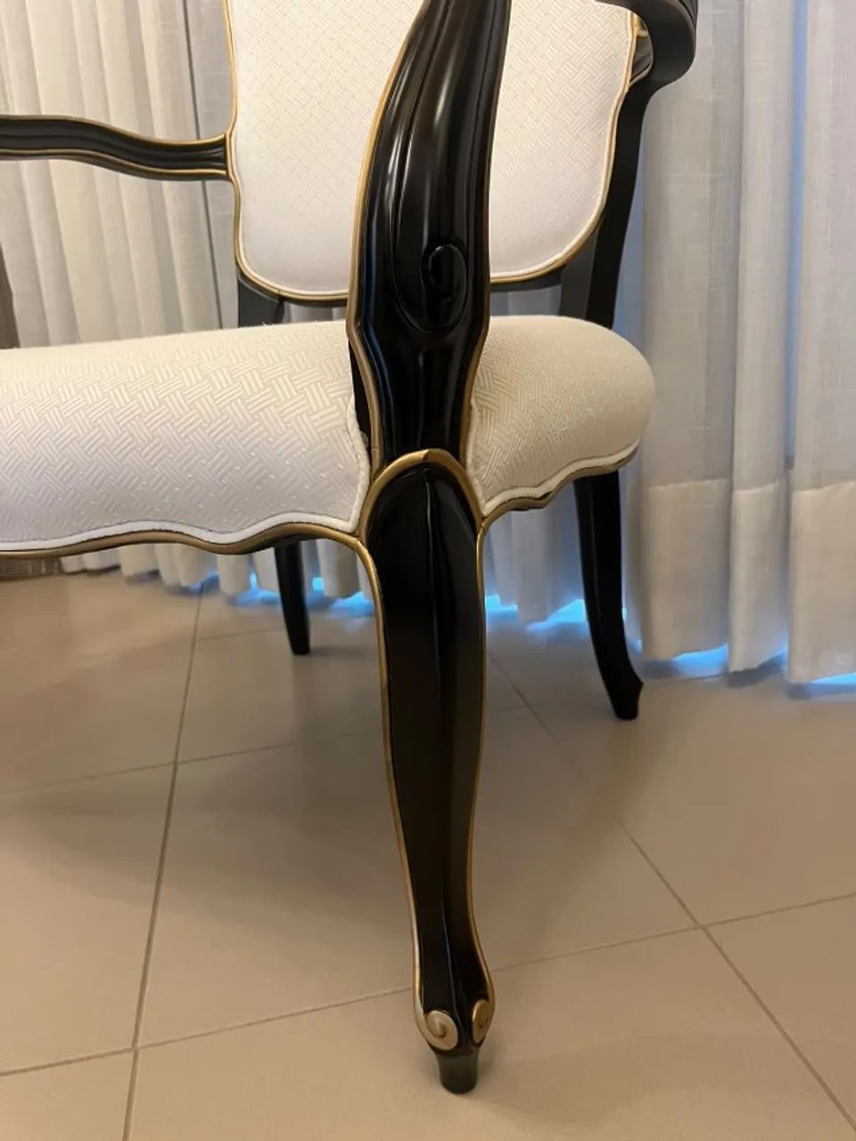 POLTRONA CLÁSSICA ESTOFADA - Foto 4