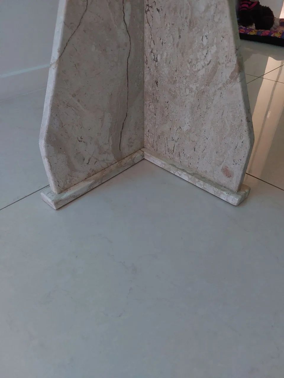 VENDO MESA TODA EM MÁRMORE! - Foto 3