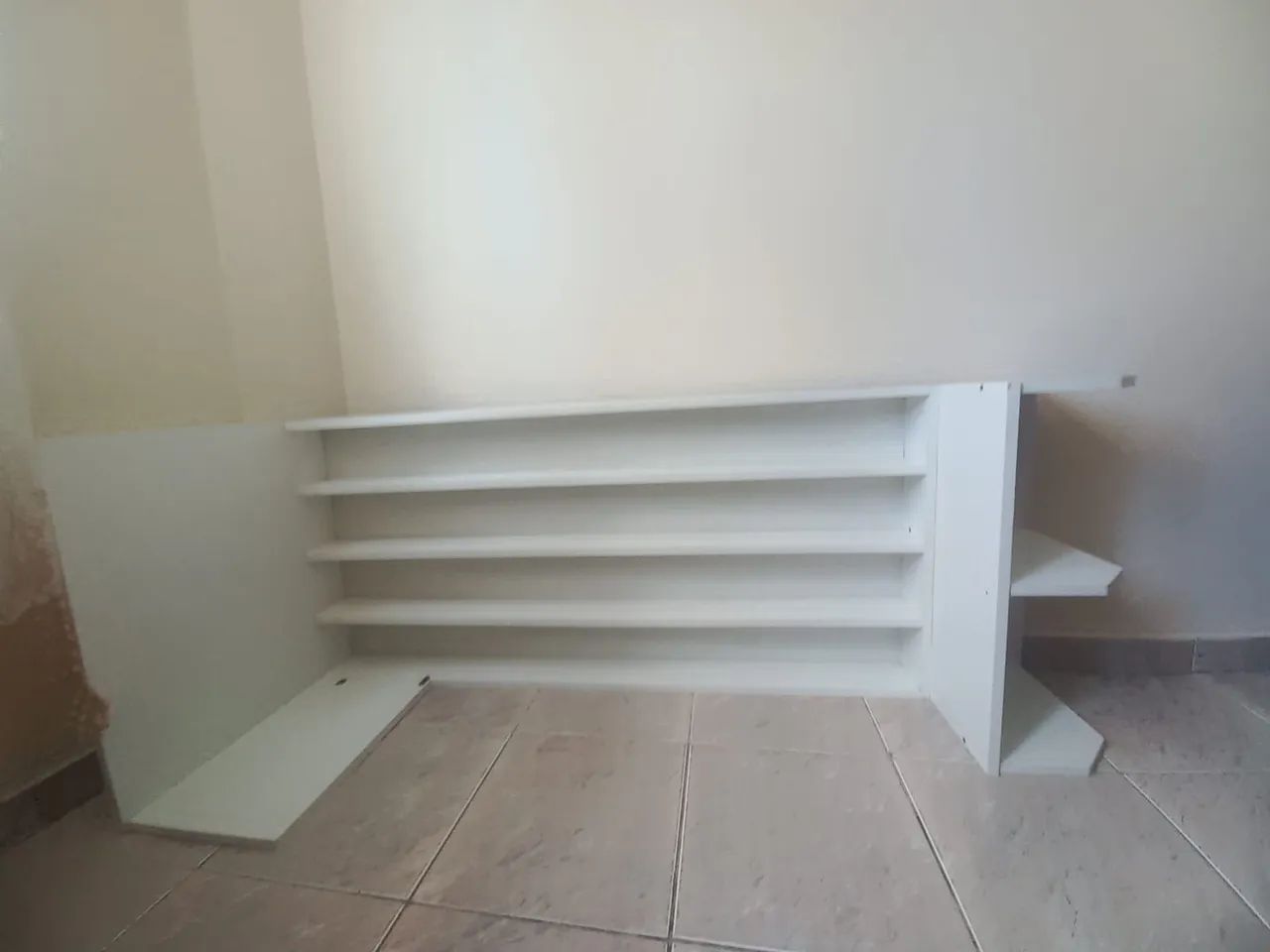 painel expositor mdf grande ótimo estaso