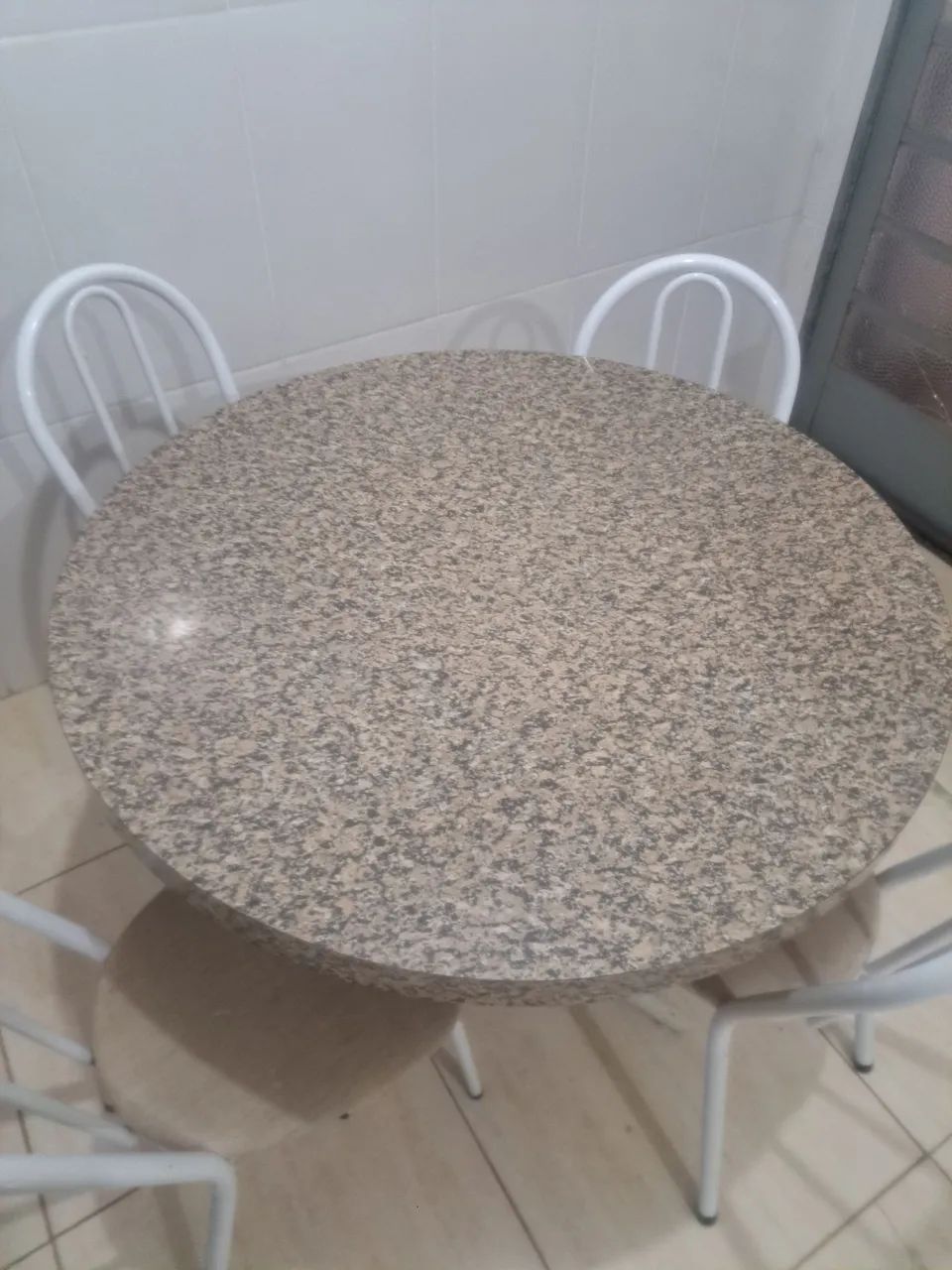 Mesa com 4 cadeiras
