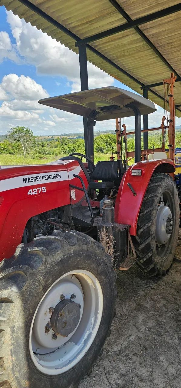Trator 4275 bem conservado 