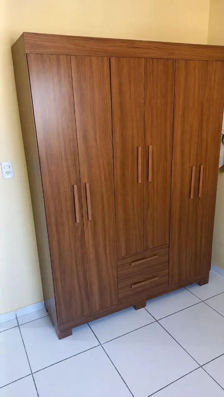 Guarda roupa 6 portas 
