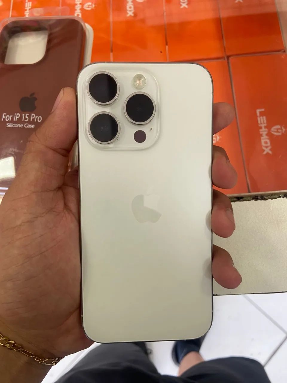 IPHONE 15 PRO À VENDA  - Foto 4