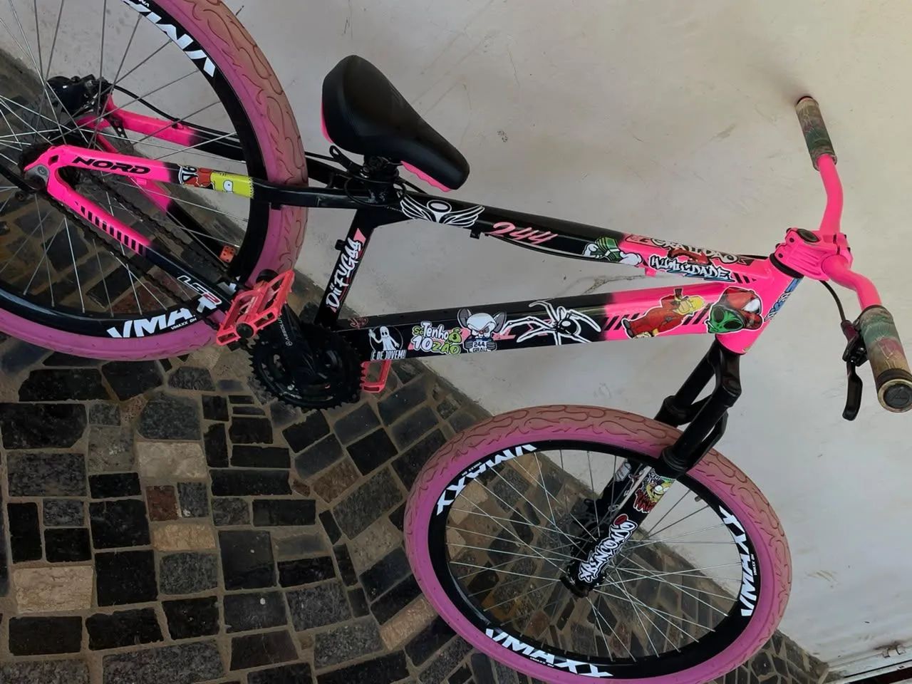 Bicicleta nova,poucas marcas de uso 