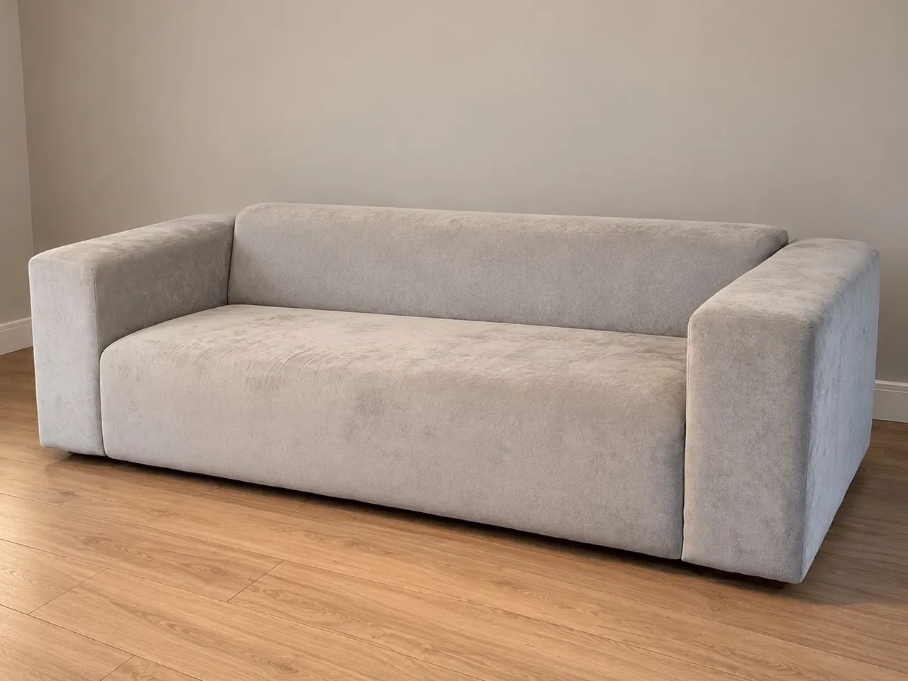 Sofá moderno cinza-claro - 2,15 m