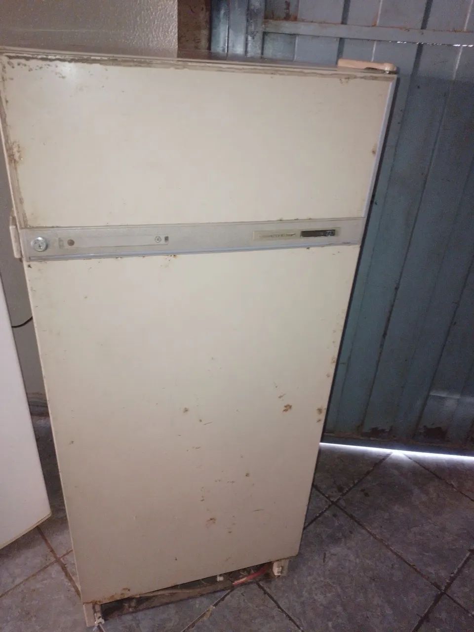 Freezer de gaveta 270 litros funciona normal 