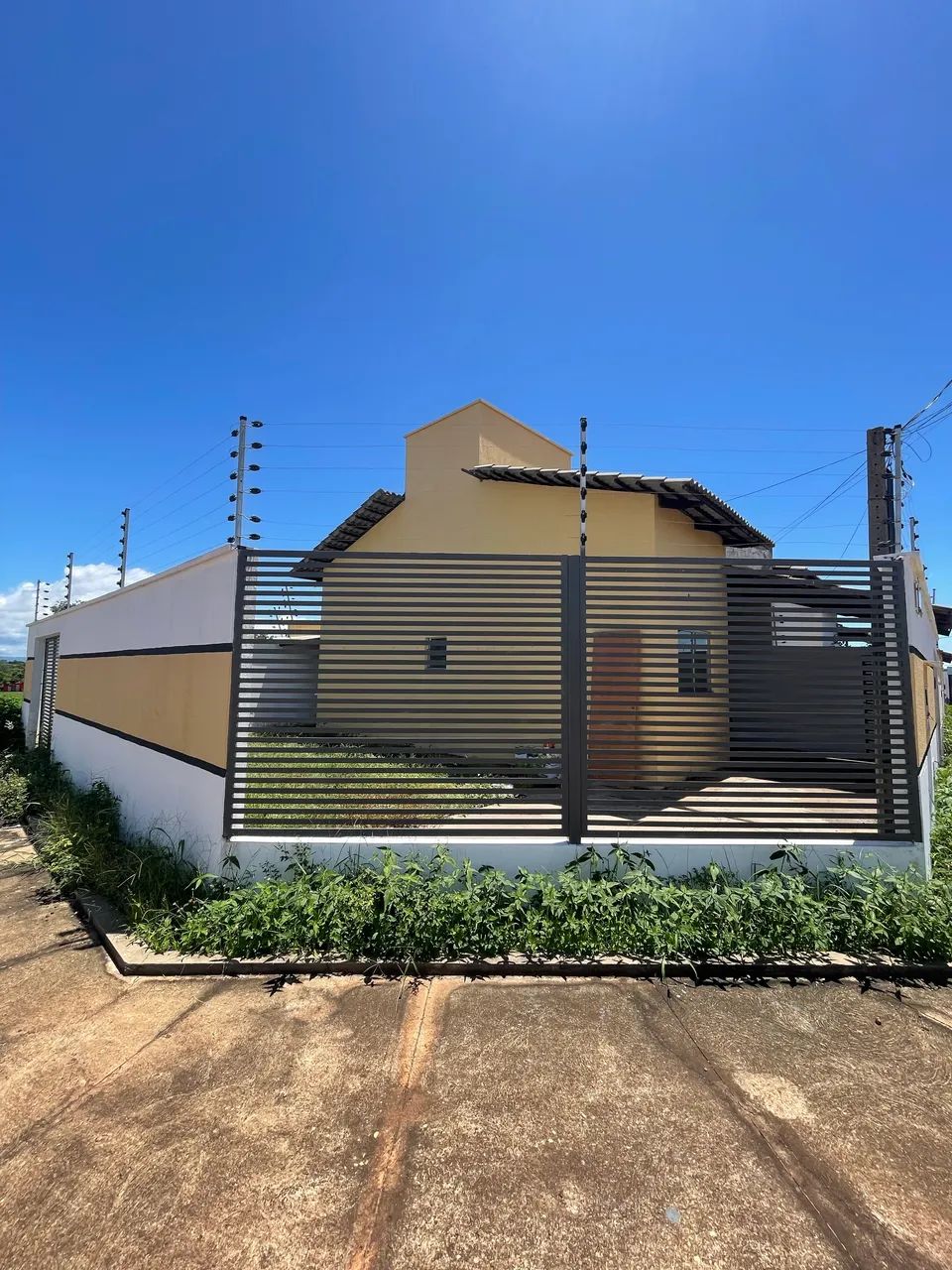 Vendo casa com 02 quartos de frente o terminal de ônibus 