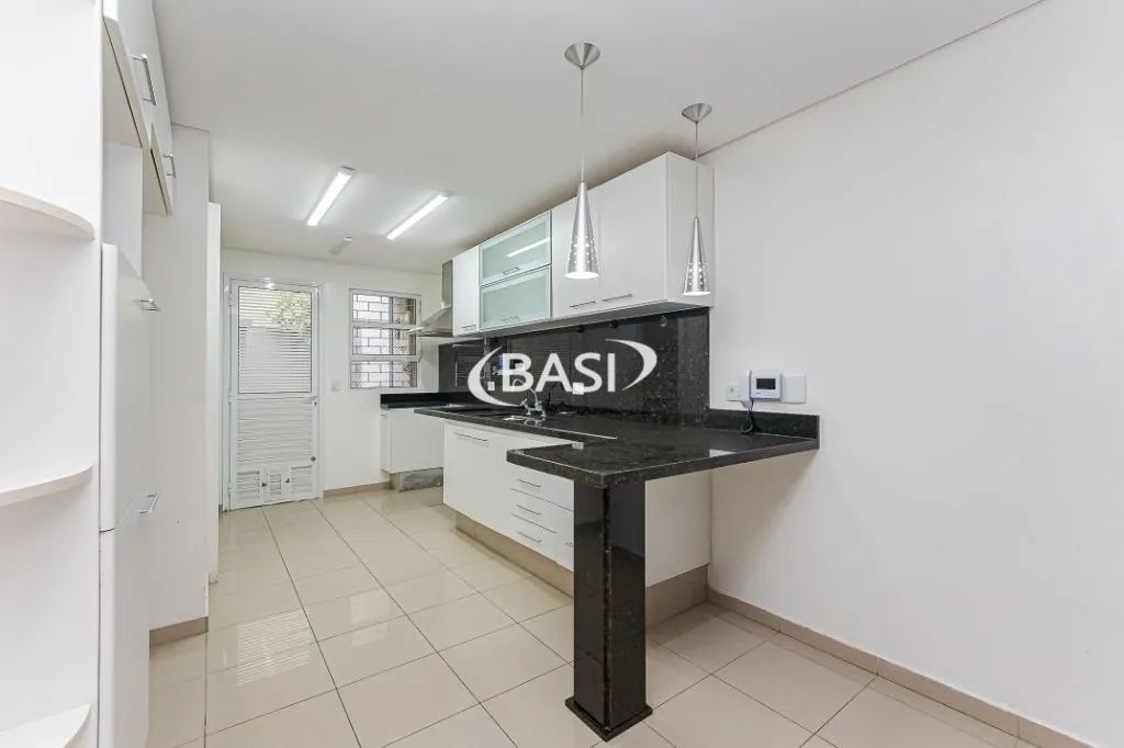Casa com 4 dormitórios com linda vista da cidade. - Foto 4