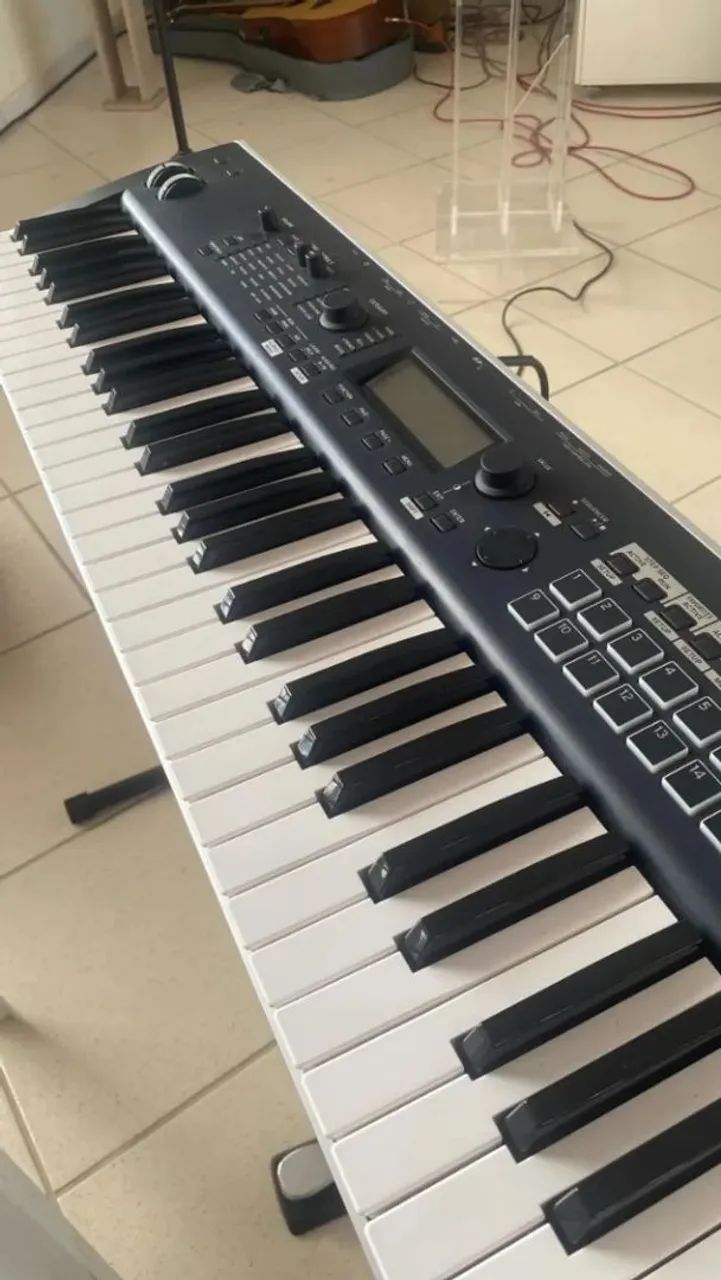 Teclado korg cross 2